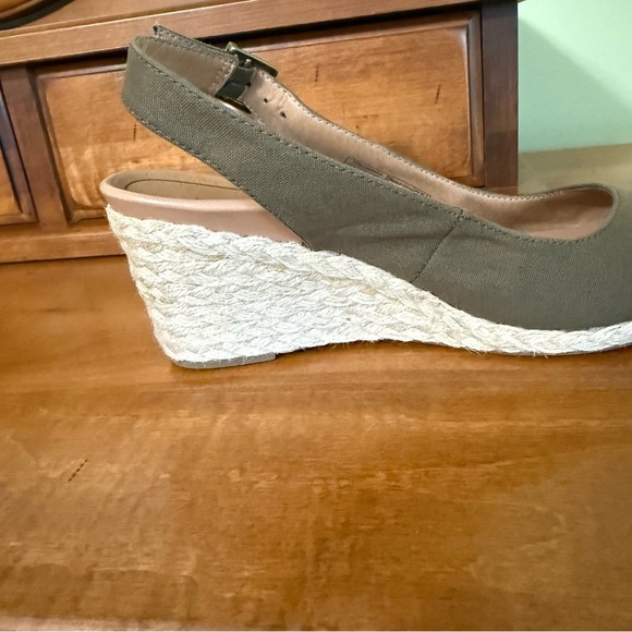 Vionic Corolina Olive Green canvas Wedge Shoes with Cushioned Insole - Picture 12 of 14